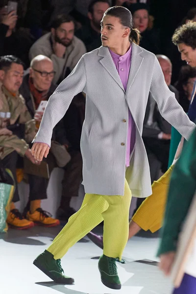 Look 4